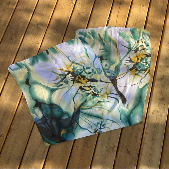 🌿Abstract botanical design light and flowy wrap scarf. - Picture 3 of 3